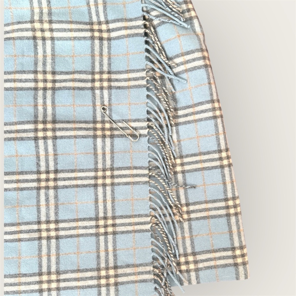 Burberry vintage wool Blue Plaid Skirt with fringe and pin - Picture 2 of 11